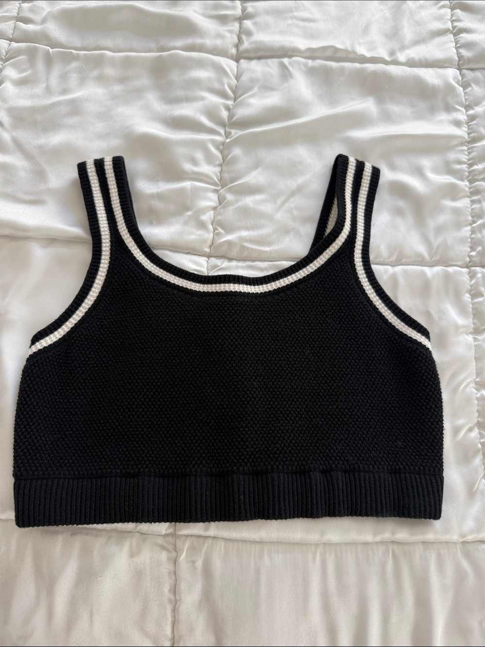 ALO Yoga Black Knit V-Neck Tank with White Trim
